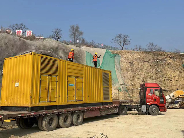 新建发电机租赁如何根据测试结果判断机油泵的工作状态是否正常？