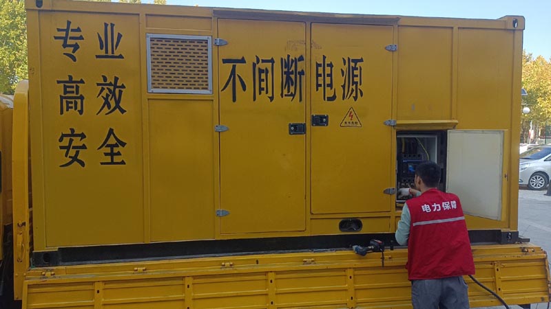 新建柴油发电机组和UPS电源配合使用时，如何避免切换过程中的电力中断？