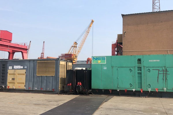 新建发电机出租空气滤清器的清洁频率是多少？